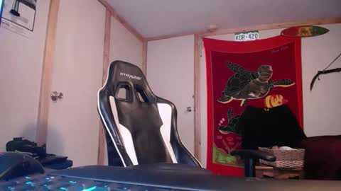 Snapshot of sexycoloradolovers chatting on 12-16-25, 06:18 Austin and Megan online show from 12-16-25, 06:18