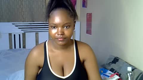 Snapshot of sexydiva30 chatting on 05-23-26, 06:45 Nightnurse online show from 05-23-26, 06:45