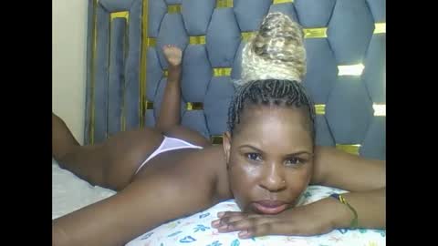 Snapshot of sexyebonygal chatting on 10-26-25, 05:30 QUINTER online show from 10-26-25, 05:30