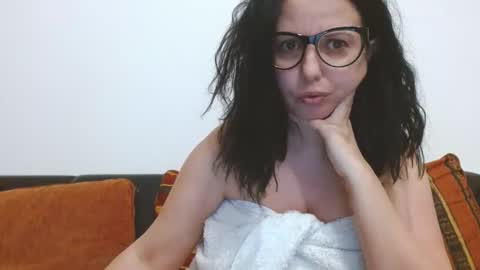 Snapshot of sexyerikka chatting on 01-19-26, 12:31 Eva online show from 01-19-26, 12:31