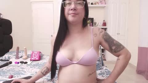 Snapshot of sexyeva_25 chatting on 11-21-25, 03:38 Eva online show from 11-21-25, 03:38