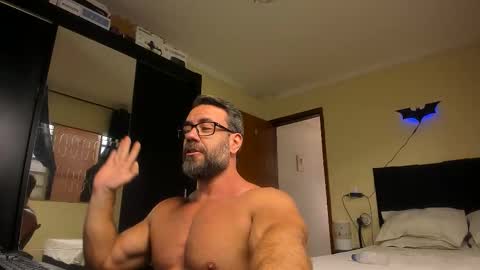 Snapshot of sexyflightz chatting on 12-21-25, 10:55 chris online show from 12-21-25, 10:55