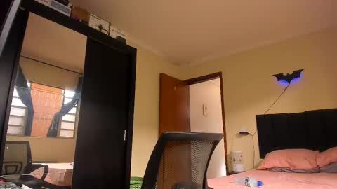 Snapshot of sexyflightz chatting on 01-11-26, 12:10 chris online show from 01-11-26, 12:10