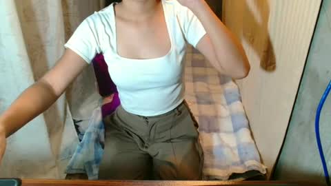 Snapshot of sexyhotrhea chatting on 07-20-26, 04:49 rhea online show from 07-20-26, 04:49