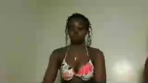 Snapshot of sexykitten200 chatting on 07-06-26, 12:35 SexyKitty online show from 07-06-26, 12:35