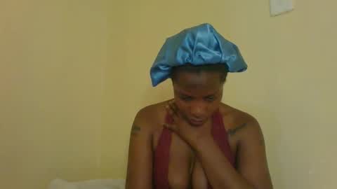 Snapshot of sexylavie chatting on 12-15-25, 06:17 sexylavie online show from 12-15-25, 06:17