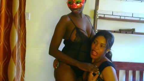 Snapshot of sexylavinn chatting on 11-11-25, 07:30 lavinn online show from 11-11-25, 07:30