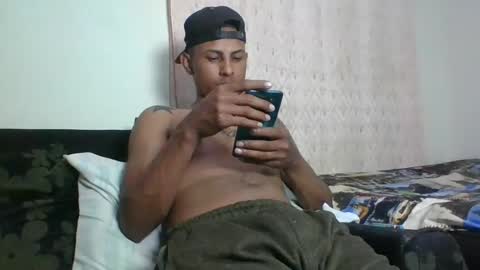 Snapshot of sexyleon69 chatting on 02-10-25, 04:52 Sexy leon online show from 02-10-25, 04:52