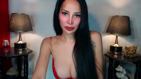 Snapshot of sexylusty2258 chatting on 07-08-26, 02:27 Queen Sofia online show from 07-08-26, 02:27