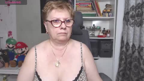 Snapshot of sexylynette4u chatting on 11-27-25, 10:17 sexylynette4u online show from 11-27-25, 10:17
