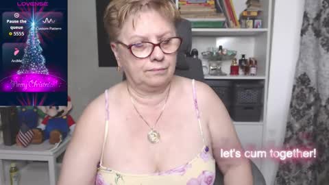 Snapshot of sexylynette4u chatting on 12-15-25, 09:46 sexylynette4u online show from 12-15-25, 09:46