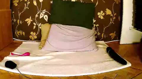 Squirty Maya Gold online show from 09-14-25, 01:43