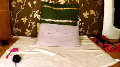 Snapshot of sexymayagold chatting on 10-06-25, 06:38 Squirty Maya Gold online show from 10-06-25, 06:38