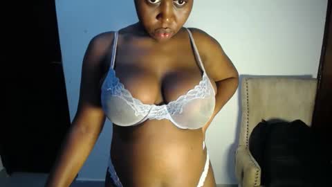 Snapshot of sexymelaninn chatting on 03-03-25, 05:09 Sexy Melanin online show from 03-03-25, 05:09