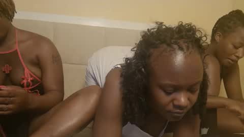 Snapshot of sexymia56 chatting on 09-18-25, 07:05 Miss mia online show from 09-18-25, 07:05