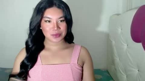 Mika online show from 10-21-25, 05:52