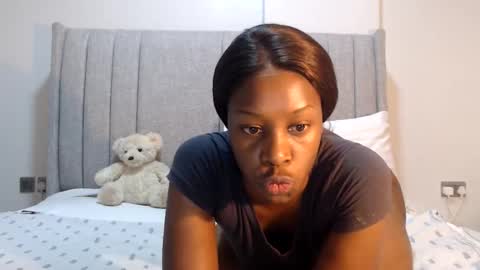 Snapshot of sexymonalisa1 chatting on 05-18-26, 05:35 sexymonalisa1 online show from 05-18-26, 05:35