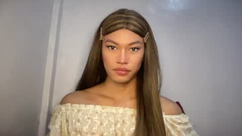 Snapshot of sexynakedweapon chatting on 05-23-26, 05:50 LIEZEL online show from 05-23-26, 05:50