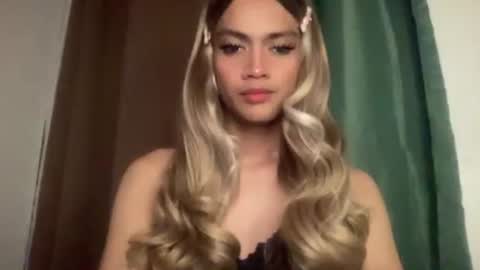 Snapshot of sexynakedweapon chatting on 05-26-26, 08:10 LIEZEL online show from 05-26-26, 08:10