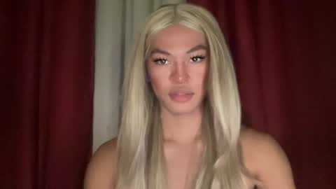 Snapshot of sexynakedweapon chatting on 06-04-26, 03:40 LIEZEL online show from 06-04-26, 03:40