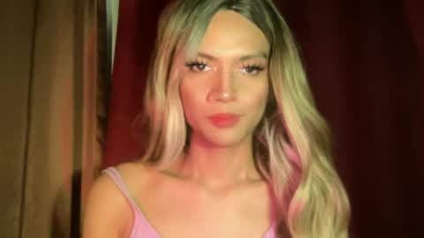 Snapshot of sexynakedweapon chatting on 06-12-26, 09:25 LIEZEL online show from 06-12-26, 09:25