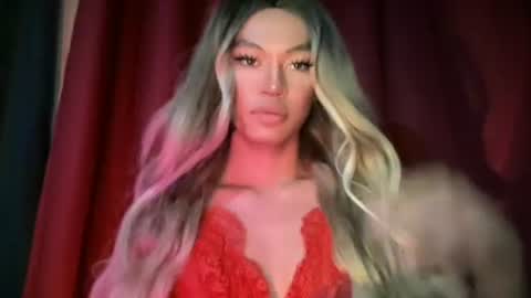 Snapshot of sexynakedweapon chatting on 06-20-26, 08:50 LIEZEL online show from 06-20-26, 08:50