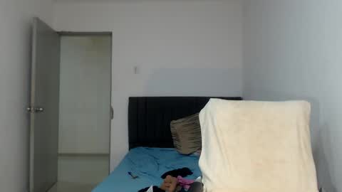Snapshot of sexynatalia25 chatting on 10-02-25, 01:01 Natalia Duran online show from 10-02-25, 01:01