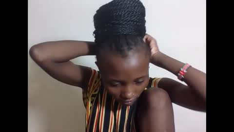 Snapshot of sexyneedle22 chatting on 10-30-25, 08:49 VIVIAN online show from 10-30-25, 08:49