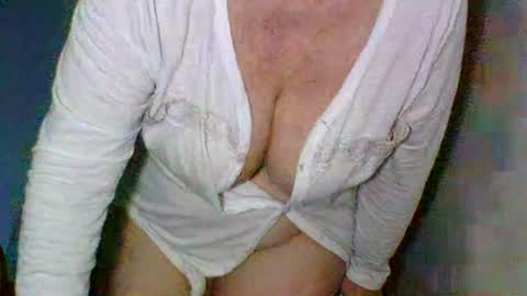 Snapshot of sexyoldwet chatting on 07-17-26, 10:25 AnneSofia online show from 07-17-26, 10:25