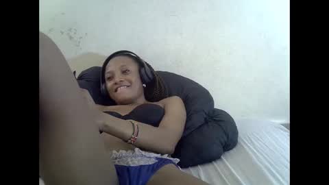 Snapshot of sexypetite4 chatting on 10-25-25, 07:38 SHARON online show from 10-25-25, 07:38