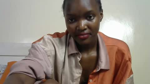 Snapshot of sexypetite_lee chatting on 11-25-25, 06:13 Lee online show from 11-25-25, 06:13