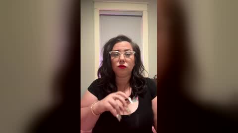 Snapshot of sexyqueenb504 chatting on 01-09-26, 02:36 sexyqueenb504 online show from 01-09-26, 02:36