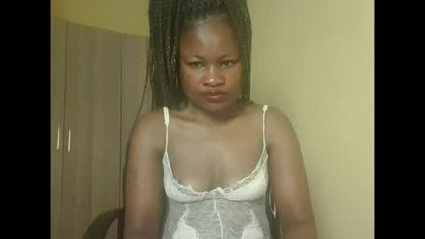 Snapshot of sexyqueenivy chatting on 09-16-25, 03:35 queenivy online show from 09-16-25, 03:35