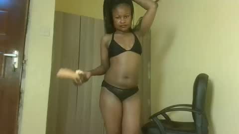 Snapshot of sexyqueenivy chatting on 09-17-25, 06:09 queenivy online show from 09-17-25, 06:09