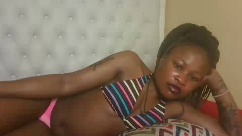 Snapshot of sexyqueenivy chatting on 10-07-25, 01:36 queenivy online show from 10-07-25, 01:36