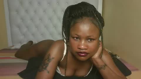 Snapshot of sexyqueenivy chatting on 10-16-25, 03:46 queenivy online show from 10-16-25, 03:46