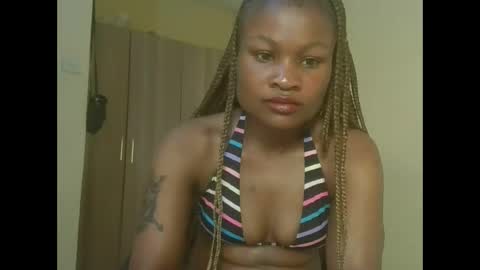 Snapshot of sexyqueenivy chatting on 11-21-25, 06:39 queenivy online show from 11-21-25, 06:39