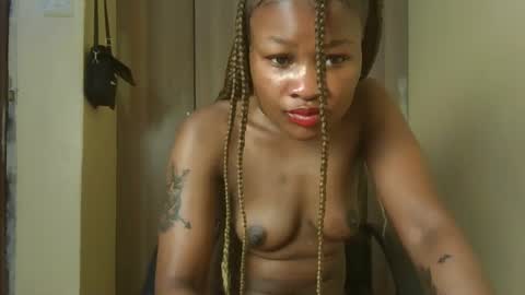 Snapshot of sexyqueenivy chatting on 11-30-25, 02:15 queenivy online show from 11-30-25, 02:15