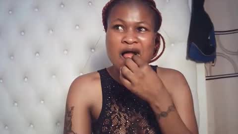 Snapshot of sexyqueenivy chatting on 12-16-25, 12:26 queenivy online show from 12-16-25, 12:26