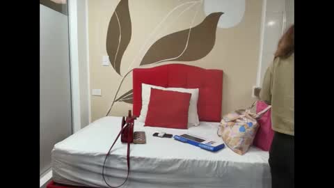 Snapshot of sexyrachel_ chatting on 09-09-25, 11:54 R A C H E L online show from 09-09-25, 11:54