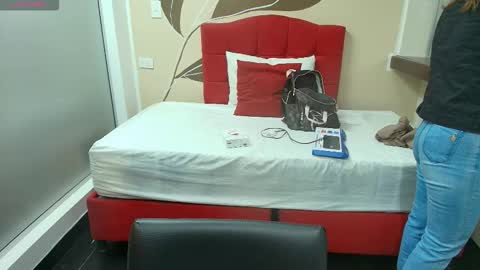 Snapshot of sexyrachel_ chatting on 09-11-25, 11:43 R A C H E L online show from 09-11-25, 11:43