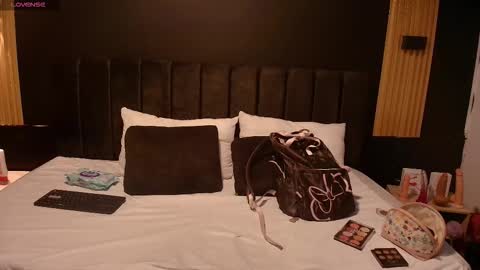 Snapshot of sexyrachel_ chatting on 10-05-25, 11:41 R A C H E L online show from 10-05-25, 11:41