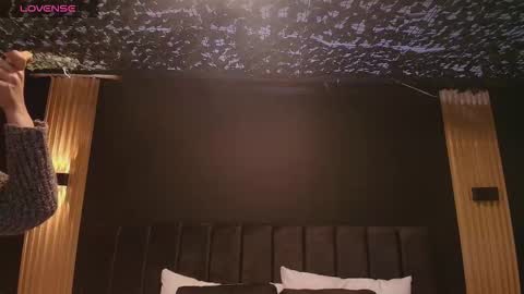 Snapshot of sexyrachel_ chatting on 10-15-25, 12:05 R A C H E L online show from 10-15-25, 12:05