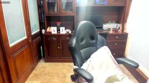 Snapshot of sexyrachel_ chatting on 11-02-25, 12:18 R A C H E L online show from 11-02-25, 12:18