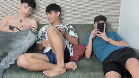 Snapshot of sexys_boys18 chatting on 03-06-25, 01:24 MATIAS-18 THIAHO -18 MAX-19 NICOKALY-19 CAIN-19 MOD ESTEBAN online show from 03-06-25, 01:24