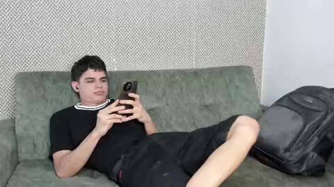Snapshot of sexys_boys18 chatting on 10-04-25, 07:34 MATIAS-18 THIAHO -18 MAX-19 NICOKALY-19 CAIN-19 MOD ESTEBAN online show from 10-04-25, 07:34