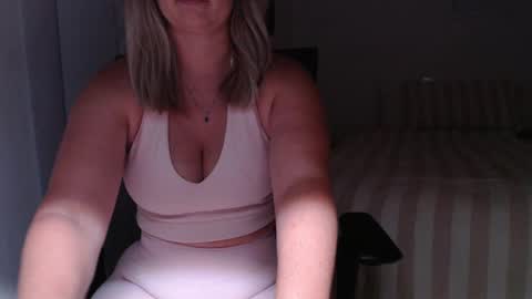 Snapshot of sexyskyee_ chatting on 03-04-25, 11:08 Skyee online show from 03-04-25, 11:08