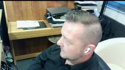 Snapshot of sexysteve80 chatting on 11-12-25, 01:00 sexysteve80 online show from 11-12-25, 01:00