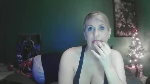 Snapshot of sexystripper69 chatting on 12-17-24, 06:13 sexystripper69 online show from 12-17-24, 06:13