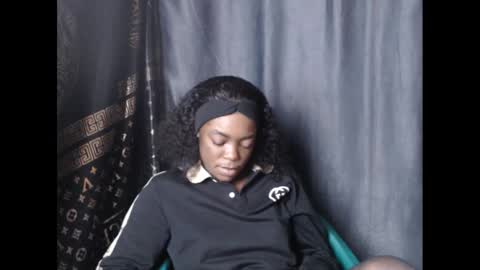 Snapshot of sexyxbunnyxx chatting on 12-02-24, 09:35 Blue online show from 12-02-24, 09:35